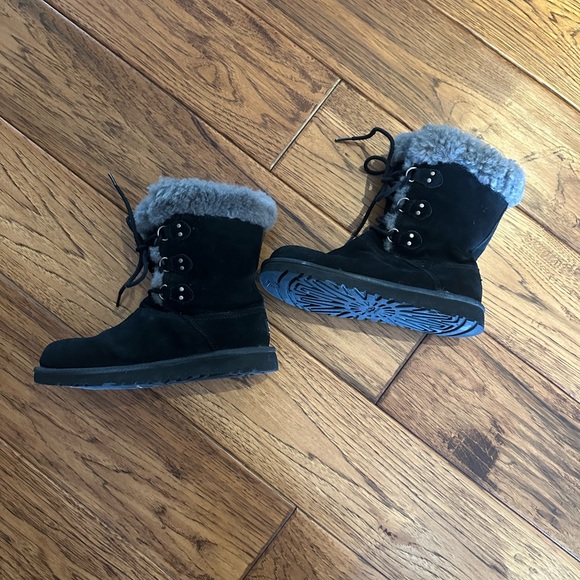Youths Uggs, Size 4, Color: Black Suede with grey fur, fits Women's size 6 - Picture 2 of 7